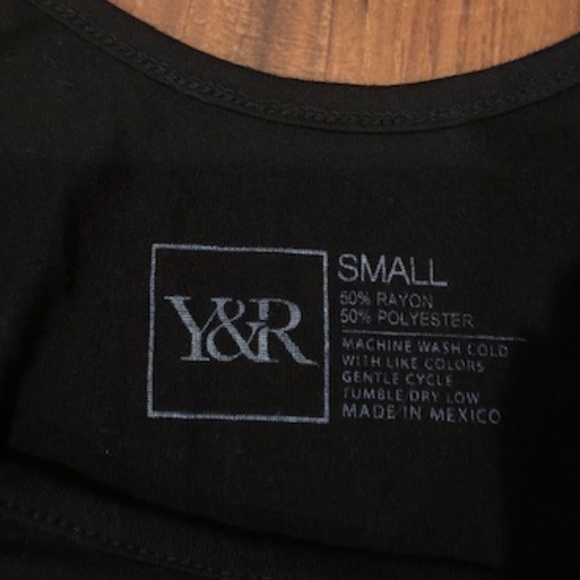 Small YOUNG & RECKLESS black tank top - Picture 4 of 4